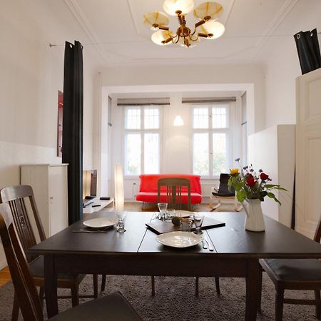 Elegante Altbauwohnung Berlín Exterior foto